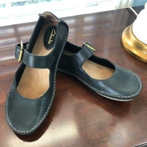 Navy blue Clark comfort shoes!